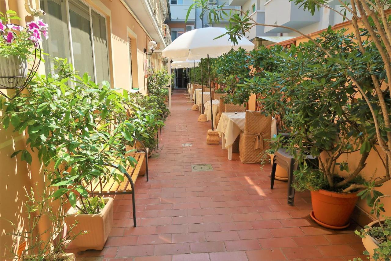 Hotel Tahiti Viareggio Esterno foto