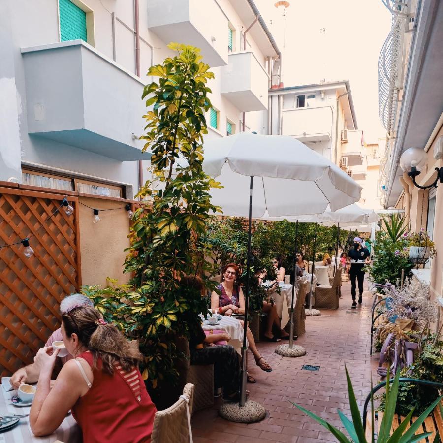 Hotel Tahiti Viareggio Esterno foto